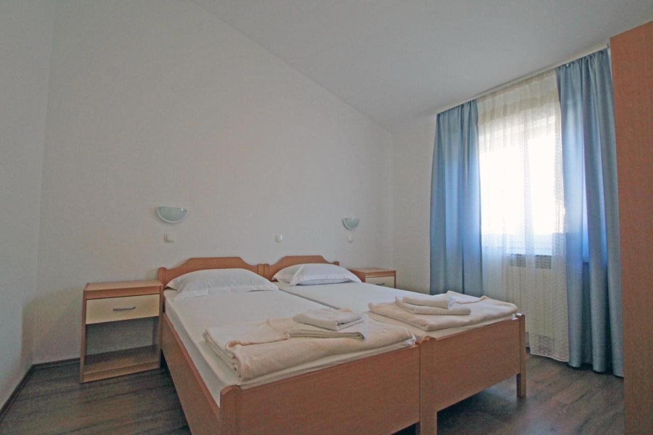 Apartments By The Sea Vinjerac, Zadar - 5811 エクステリア 写真