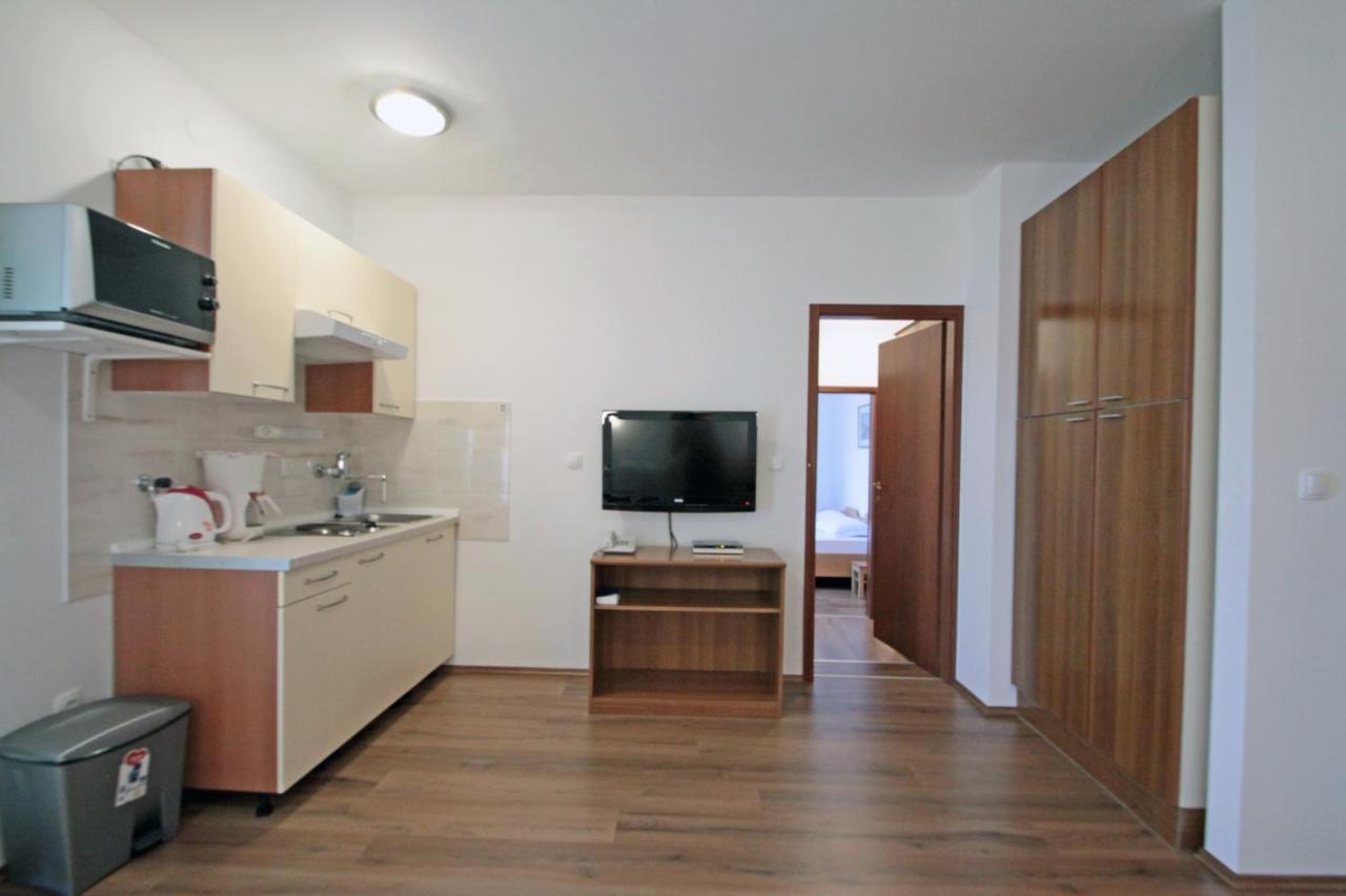Apartments By The Sea Vinjerac, Zadar - 5811 エクステリア 写真